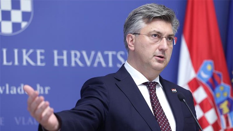 Srbija, koja je bila agresor, sada glumi nekakvo tužiteljstvo ili sud. To neće proći!